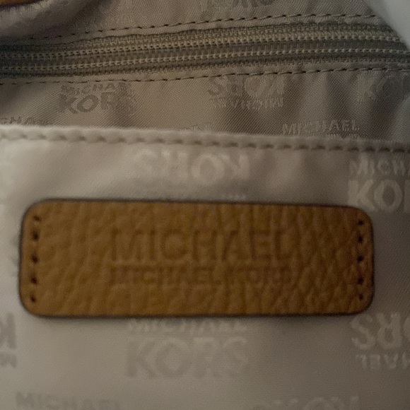 NWT Michael Kors Leather Purse. Gorgeous!!! - Picture 7 of 15